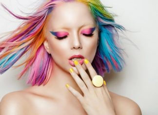 Renkli saçlarda sınırsız özgürlüğü yakalayın: Renkli Saç Detayları Renkli Saç Detayları